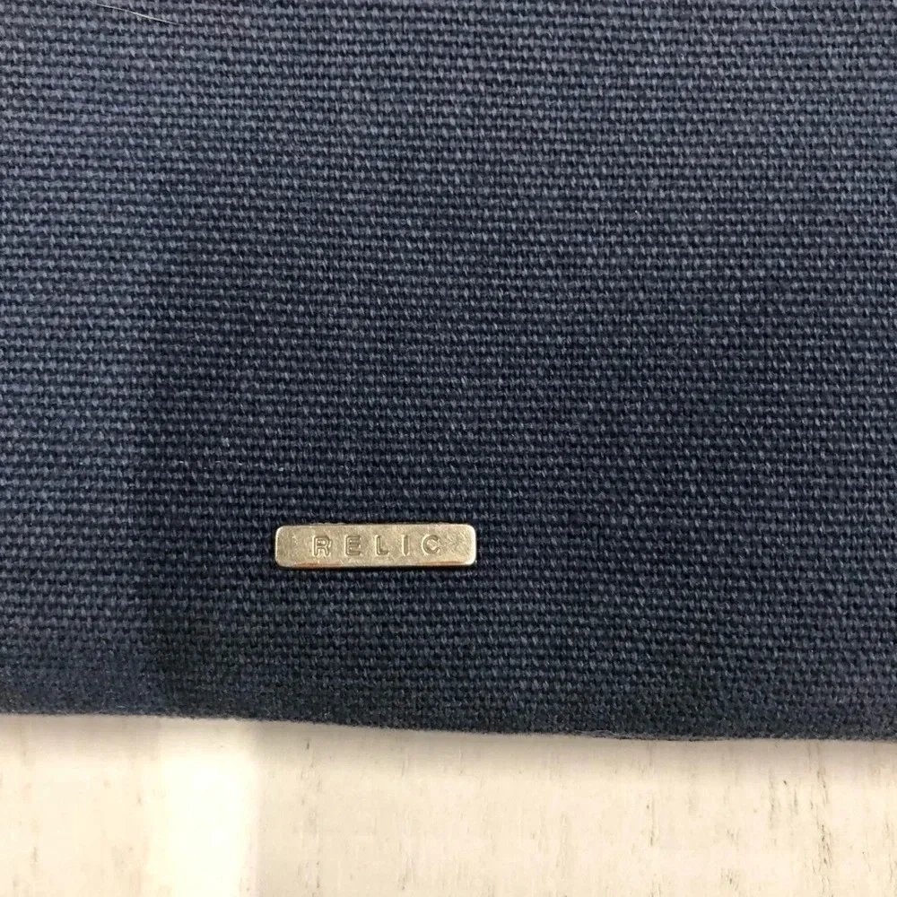 RELIC WALLET canvas Material With Embroidered Flower‎ Inside Card Slots EUC